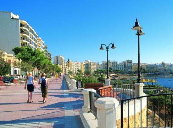 Spacious 3 Bedroom Apartment In The Heart Of St Julians San Julián Exterior foto