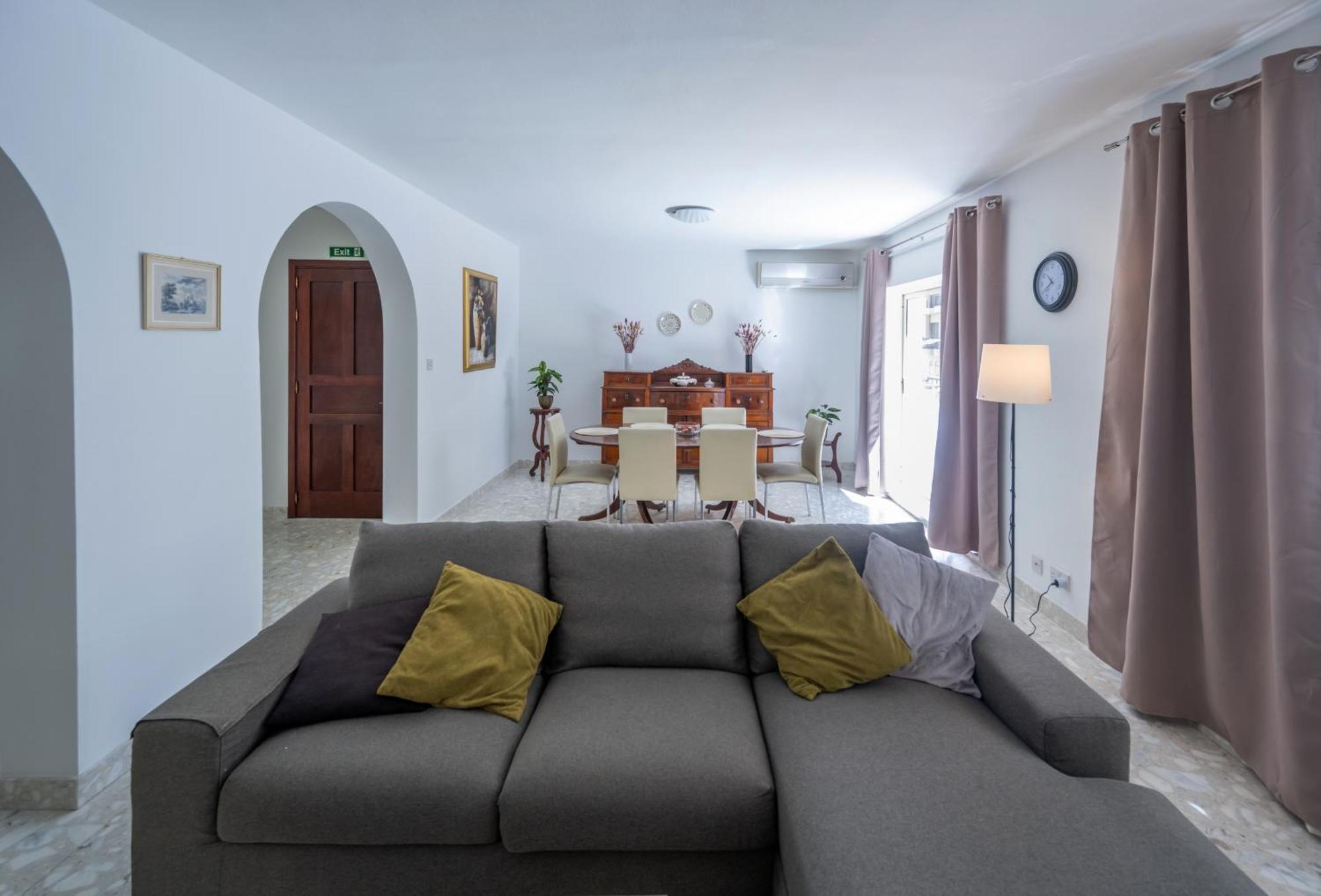 Spacious 3 Bedroom Apartment In The Heart Of St Julians San Julián Exterior foto