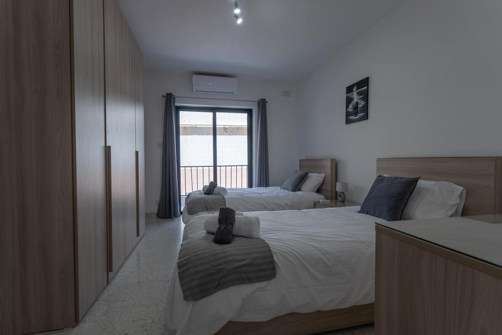 Spacious 3 Bedroom Apartment In The Heart Of St Julians San Julián Exterior foto