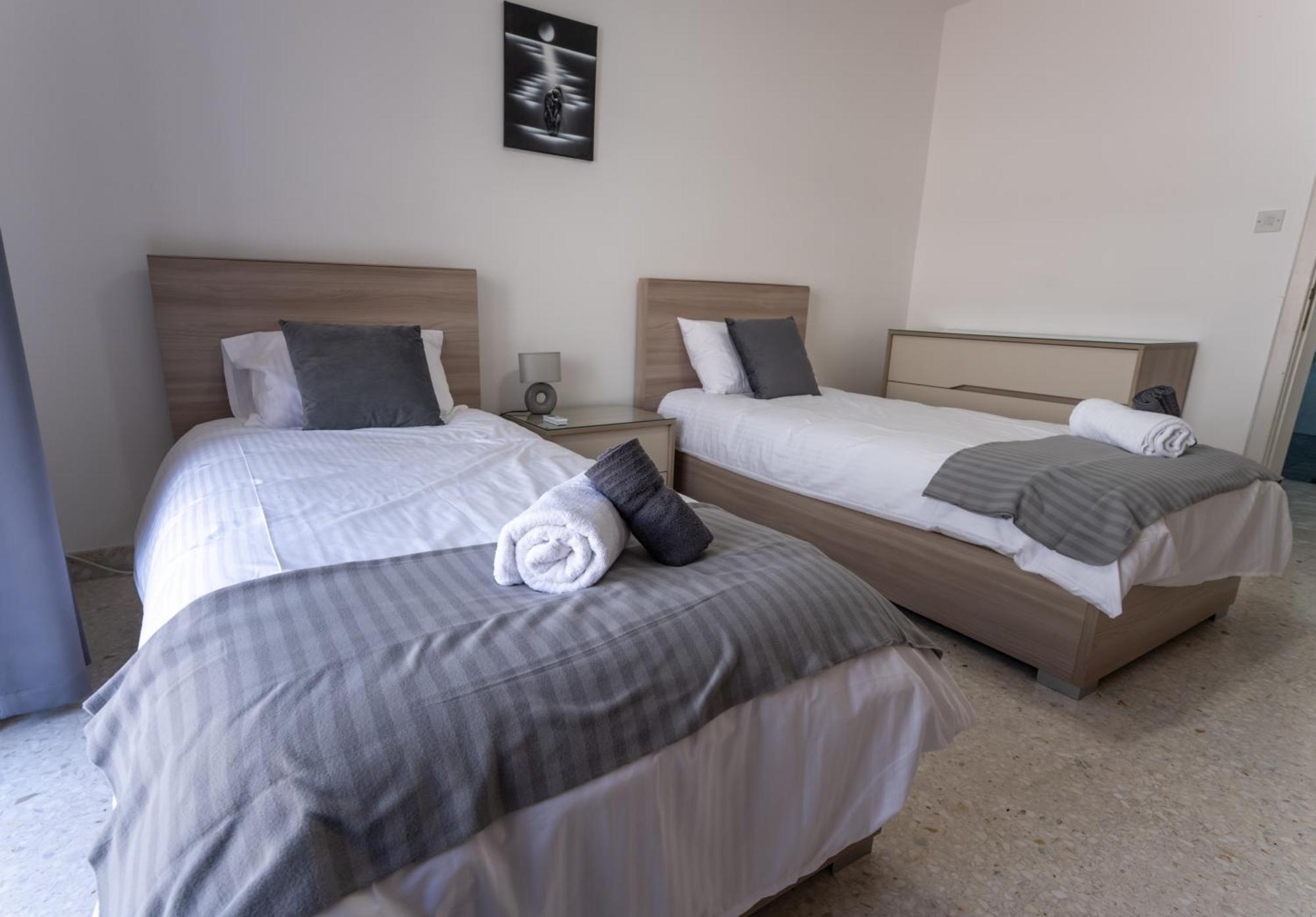 Spacious 3 Bedroom Apartment In The Heart Of St Julians San Julián Exterior foto