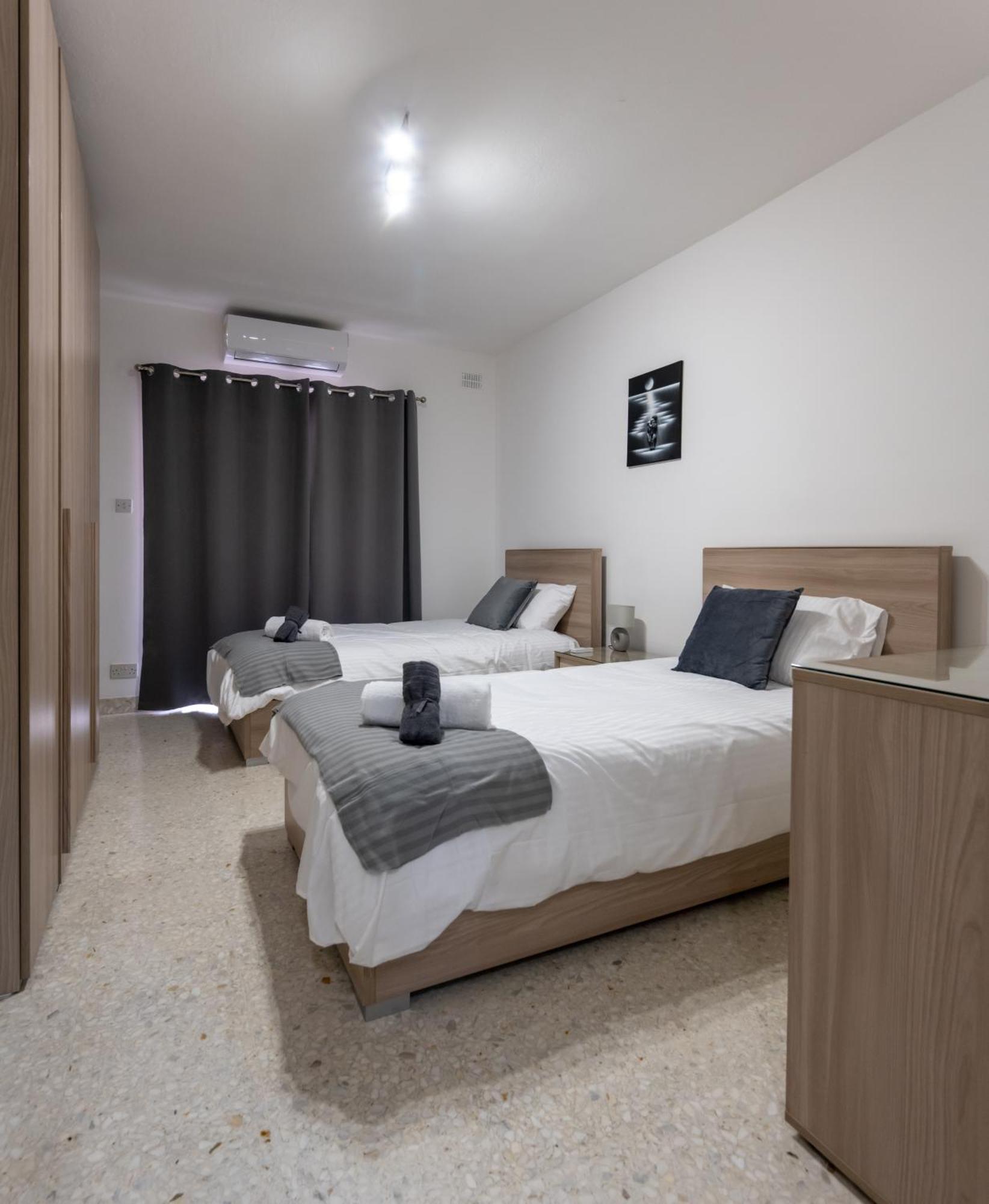 Spacious 3 Bedroom Apartment In The Heart Of St Julians San Julián Exterior foto