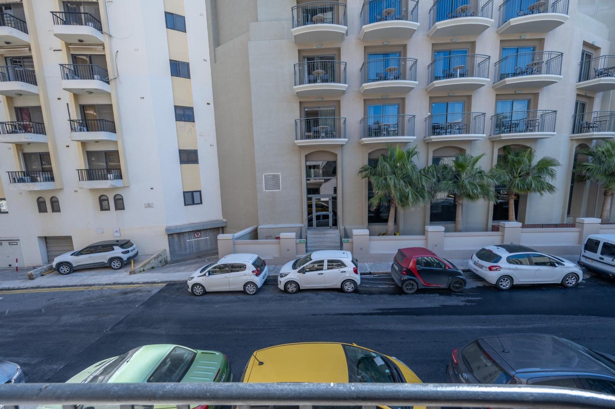 Spacious 3 Bedroom Apartment In The Heart Of St Julians San Julián Exterior foto