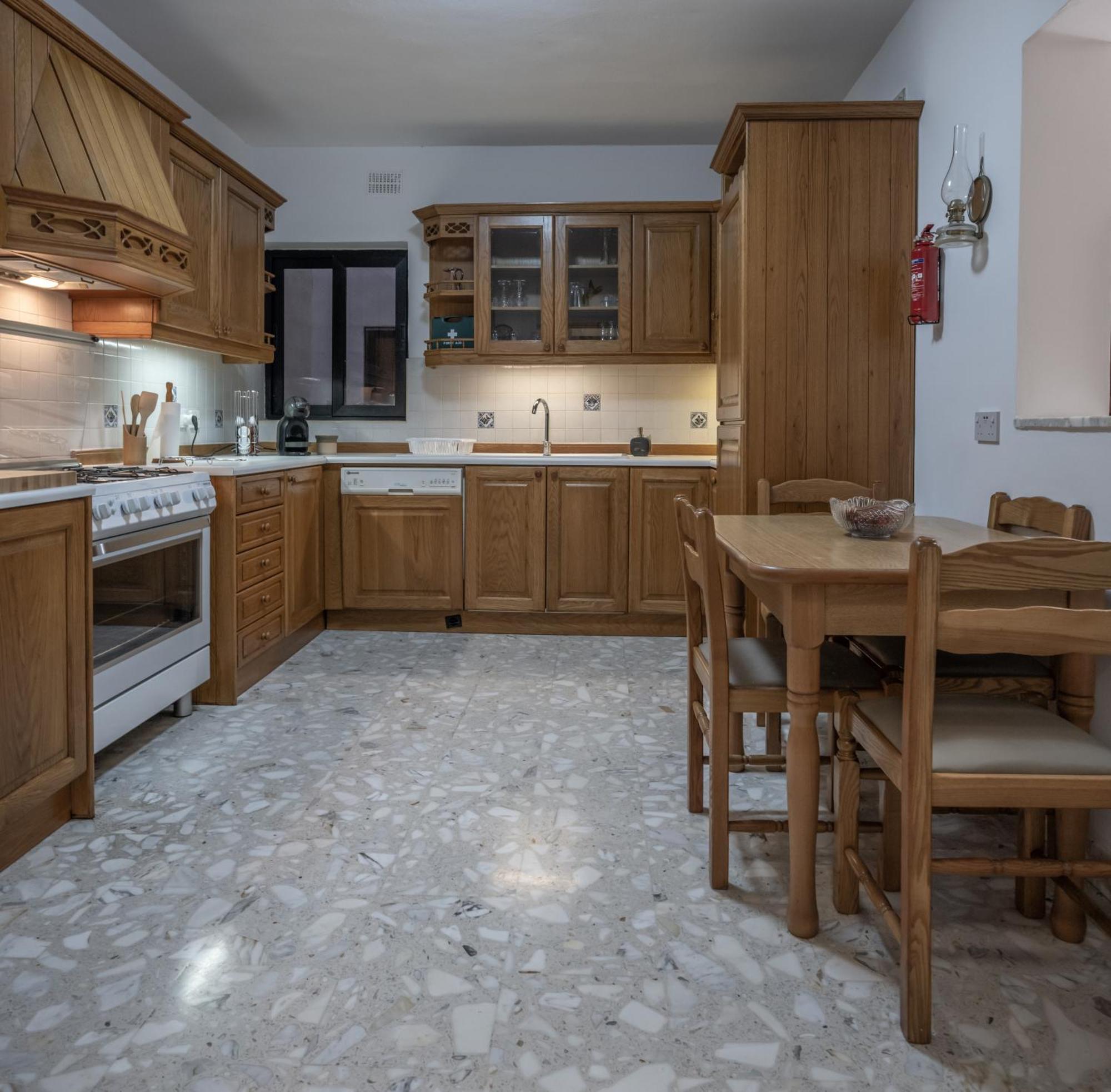 Spacious 3 Bedroom Apartment In The Heart Of St Julians San Julián Exterior foto