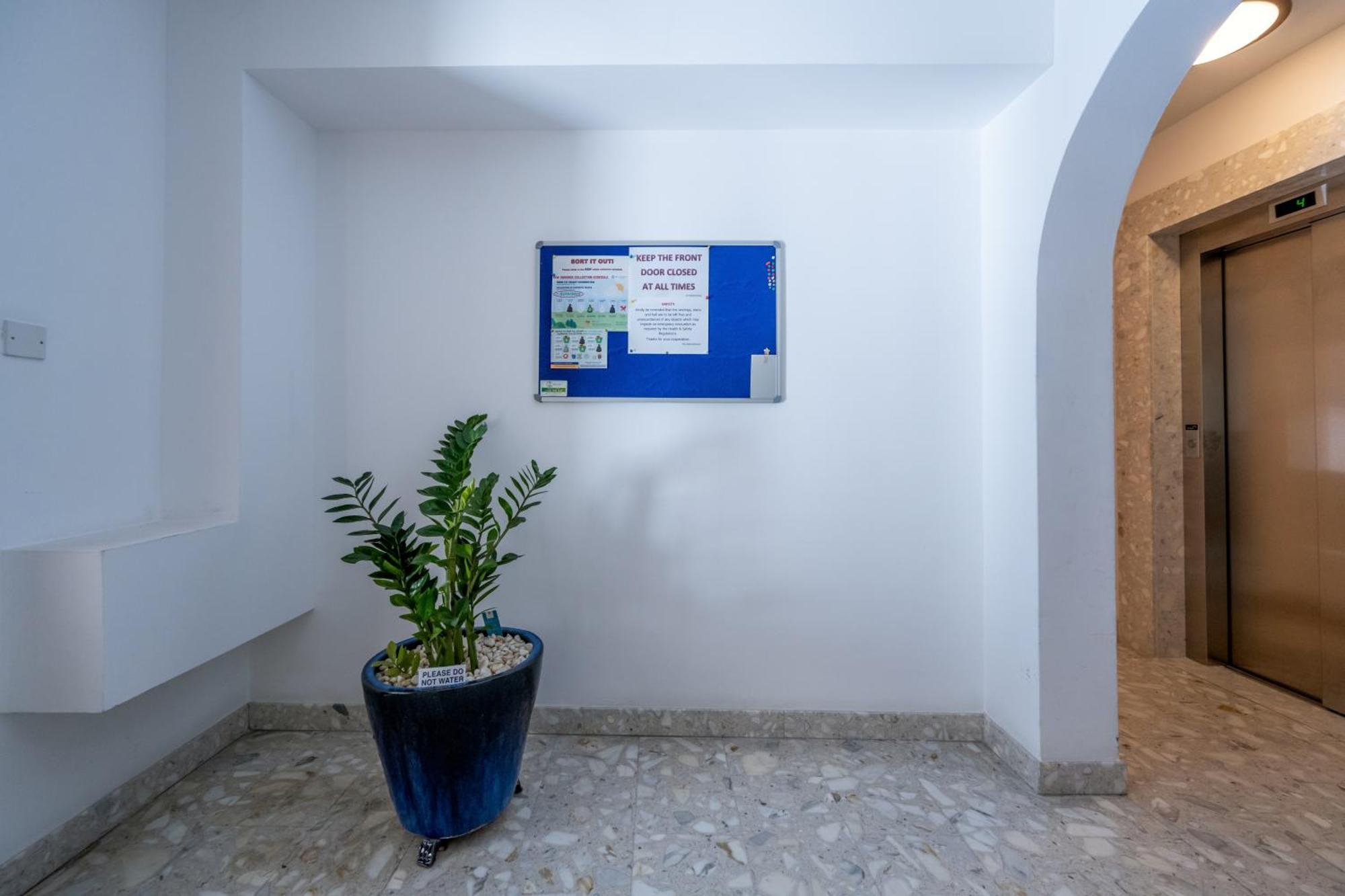Spacious 3 Bedroom Apartment In The Heart Of St Julians San Julián Exterior foto