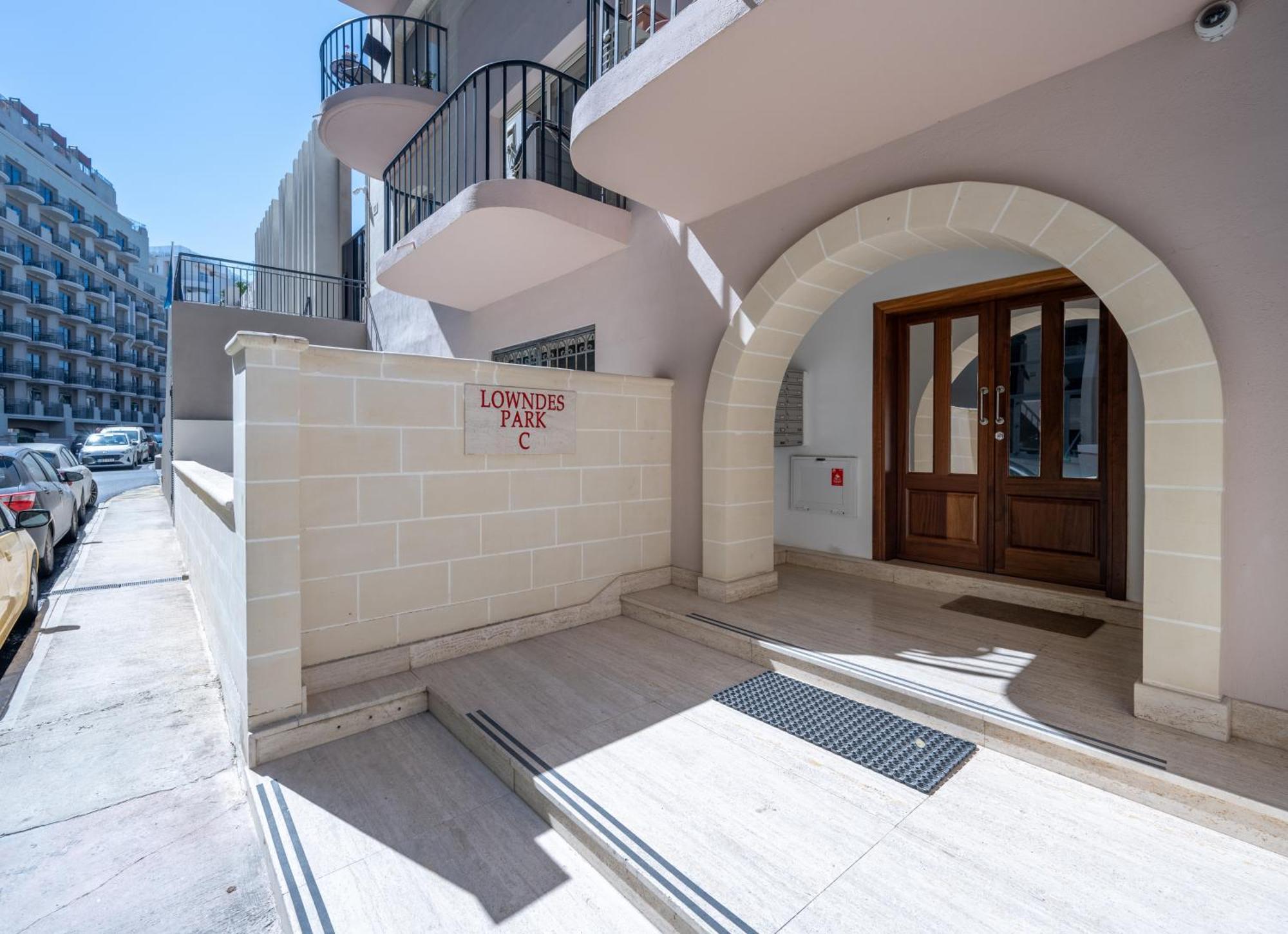 Spacious 3 Bedroom Apartment In The Heart Of St Julians San Julián Exterior foto