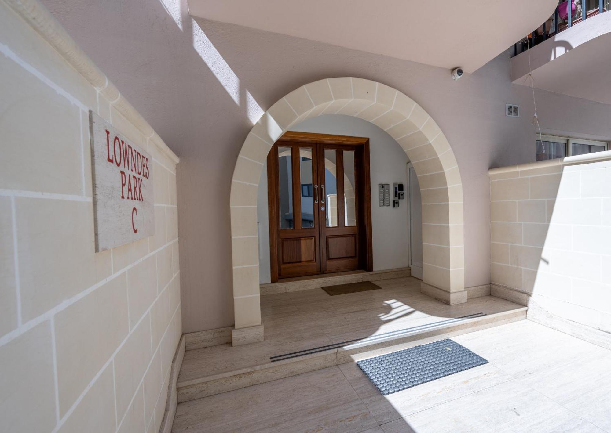 Spacious 3 Bedroom Apartment In The Heart Of St Julians San Julián Exterior foto